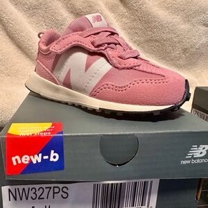 New Balance little Kids Sneakers in Pink and White